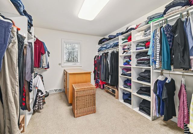 N54W16349 Westwind DRIVE, Menomonee Falls, WI 53051