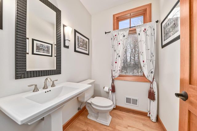 N54W16349 Westwind DRIVE, Menomonee Falls, WI 53051