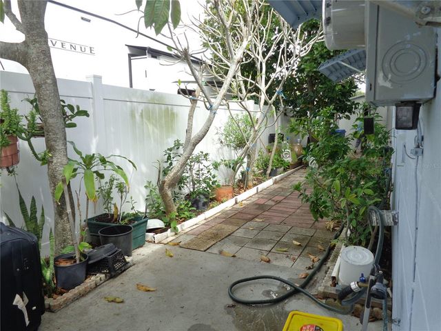 6165 26TH AVENUE N, St Petersburg, FL 33710