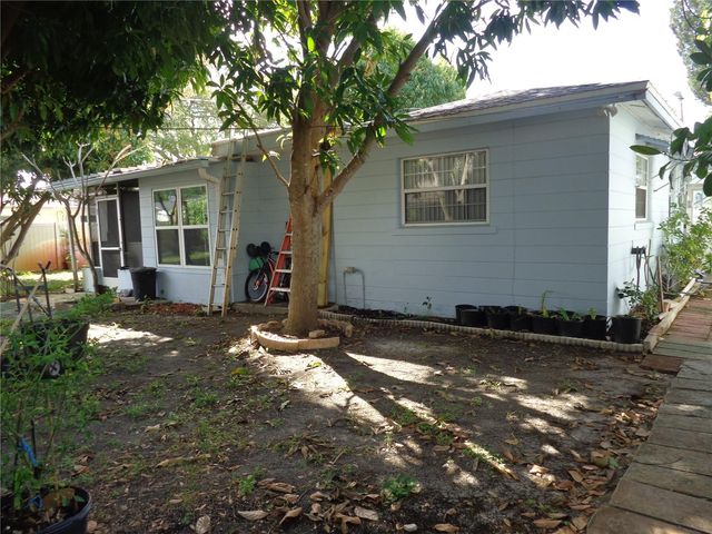 6165 26TH AVENUE N, St Petersburg, FL 33710