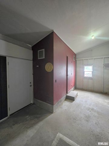 1012 S 15TH Street, Quincy, IL 62301