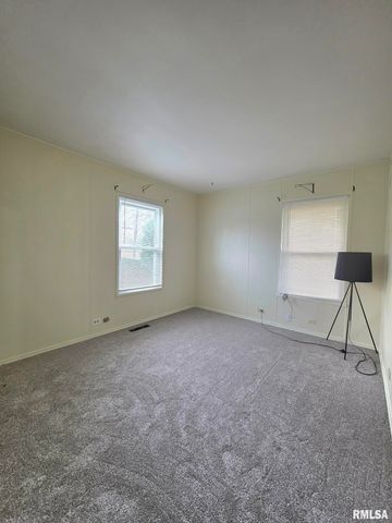 1012 S 15TH Street, Quincy, IL 62301