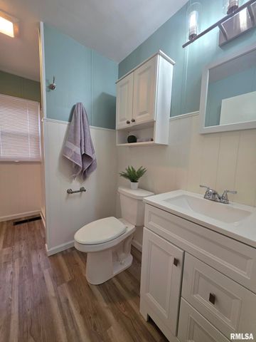 1012 S 15TH Street, Quincy, IL 62301