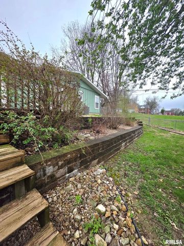 1012 S 15TH Street, Quincy, IL 62301