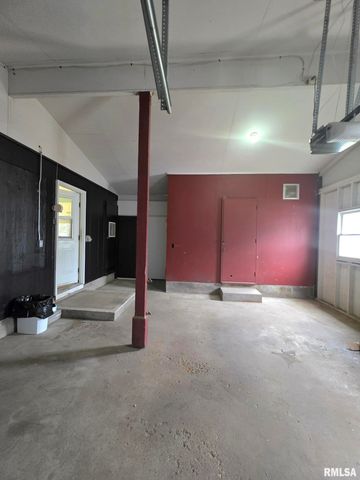 1012 S 15TH Street, Quincy, IL 62301