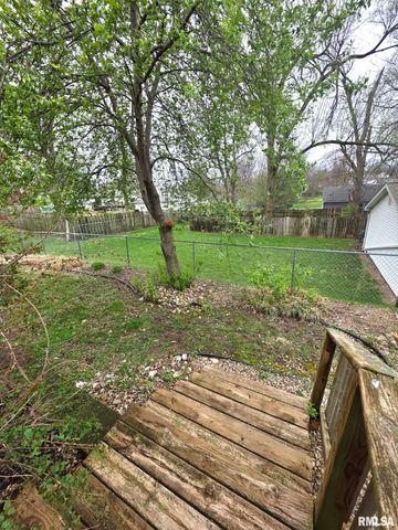 1012 S 15TH Street, Quincy, IL 62301