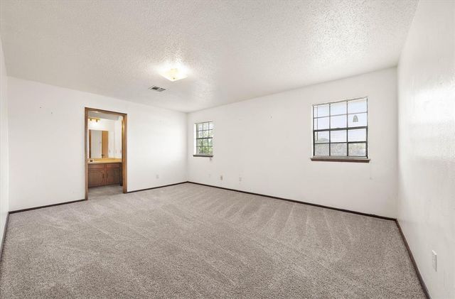 2012 E Hills Drive, Moore, OK 73160