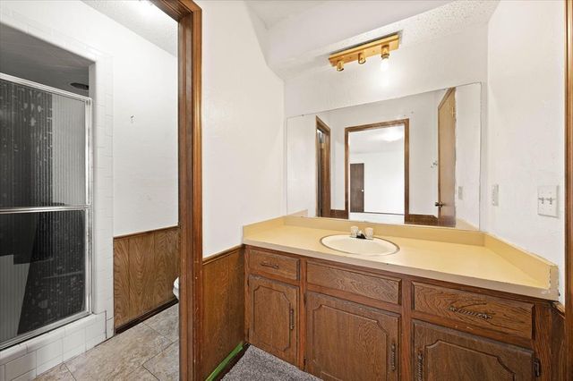 2012 E Hills Drive, Moore, OK 73160
