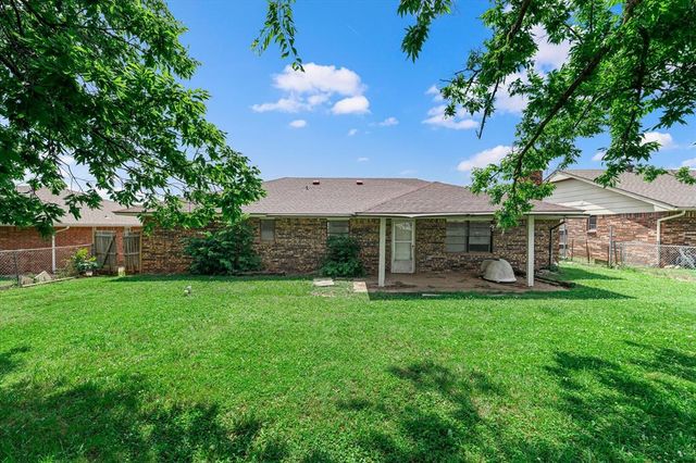 2012 E Hills Drive, Moore, OK 73160