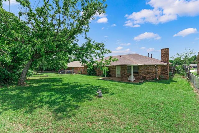 2012 E Hills Drive, Moore, OK 73160