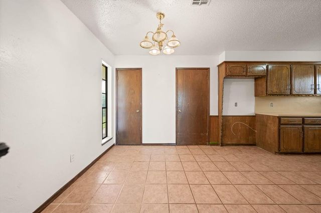 2012 E Hills Drive, Moore, OK 73160