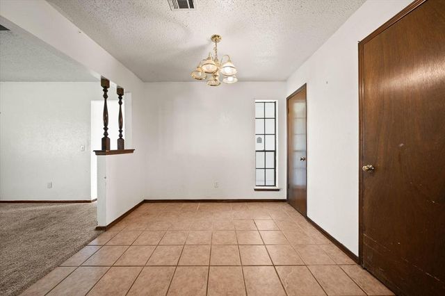 2012 E Hills Drive, Moore, OK 73160