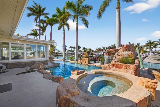 7991 1ST AVENUE S, St Petersburg, FL 33707