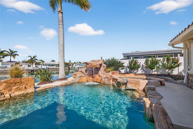 7991 1ST AVENUE S, St Petersburg, FL 33707