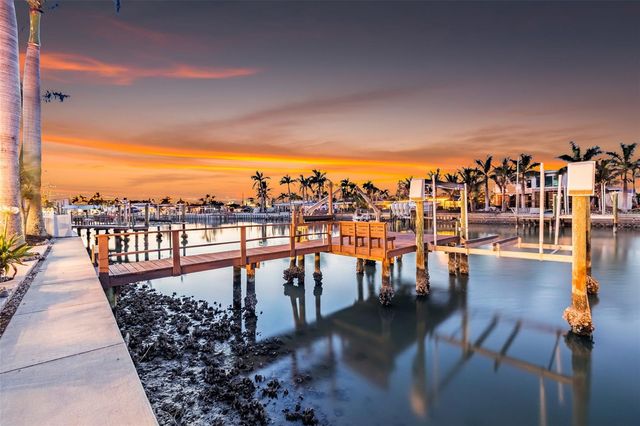 7991 1ST AVENUE S, St Petersburg, FL 33707