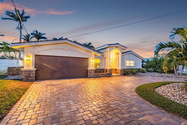 7991 1ST AVENUE S, St Petersburg, FL 33707