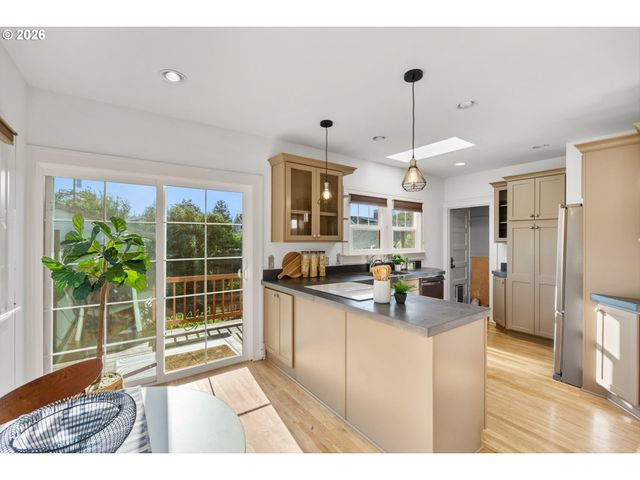 6137 Ne 15TH Ave, Portland, OR 97211