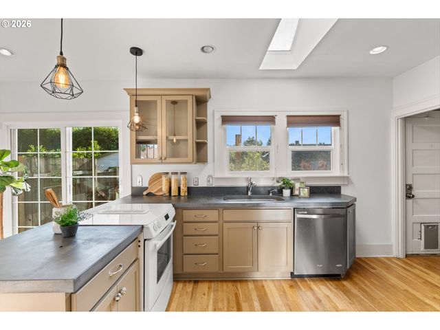 6137 Ne 15TH Ave, Portland, OR 97211