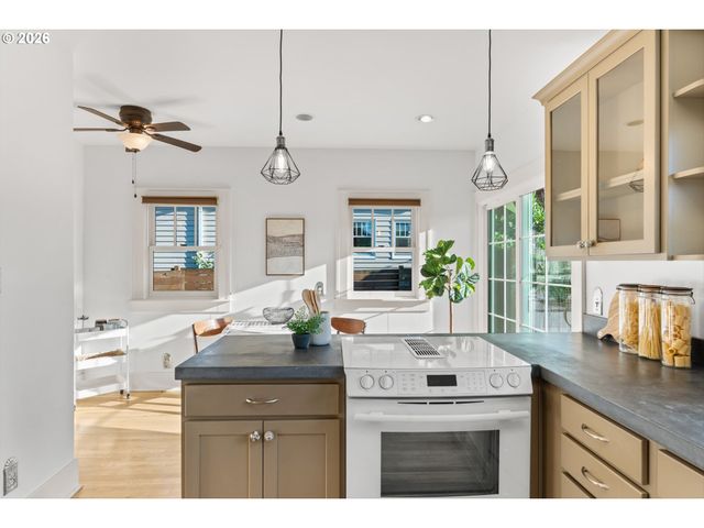 6137 Ne 15TH Ave, Portland, OR 97211