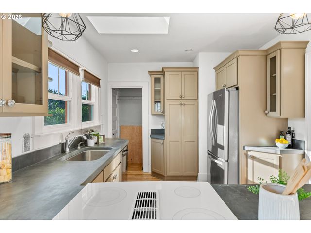 6137 Ne 15TH Ave, Portland, OR 97211