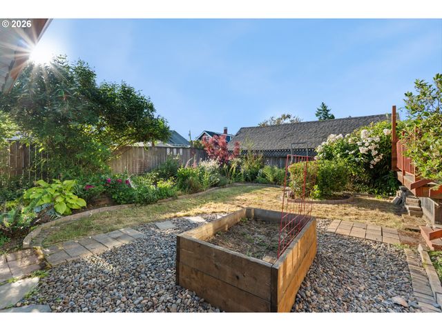 6137 Ne 15TH Ave, Portland, OR 97211