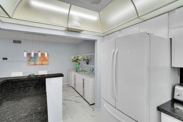 580 Egret Dr 303, Hallandale Beach, FL 33009