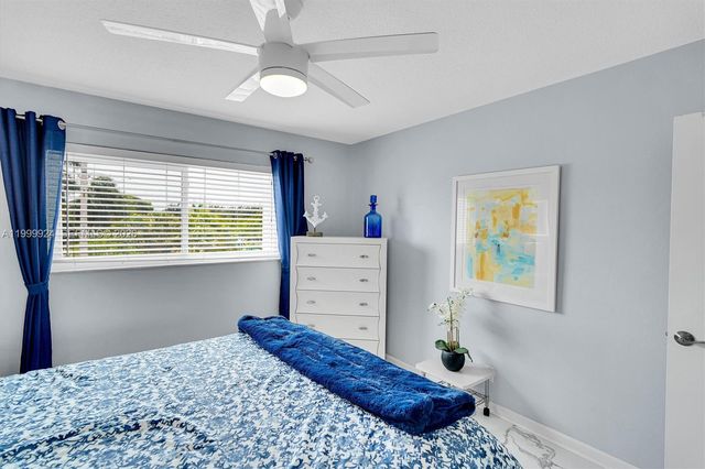 580 Egret Dr 303, Hallandale Beach, FL 33009