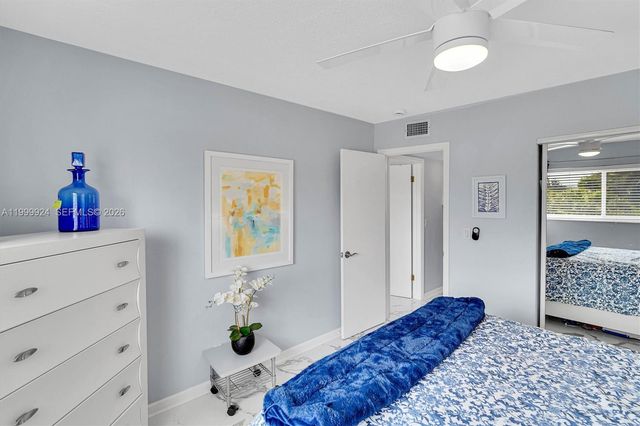 580 Egret Dr 303, Hallandale Beach, FL 33009