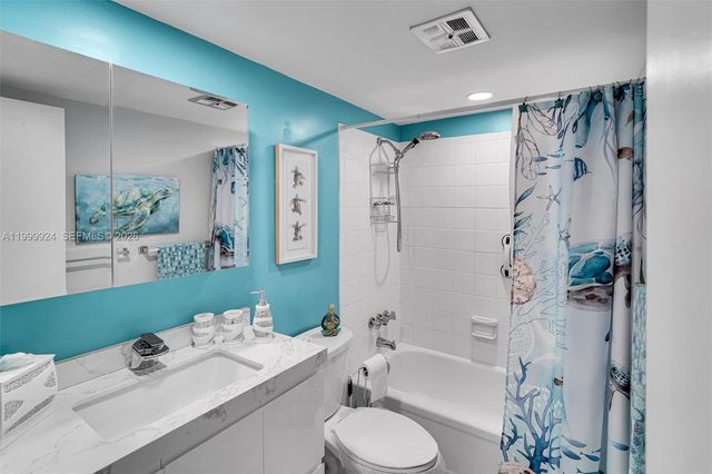 580 Egret Dr 303, Hallandale Beach, FL 33009