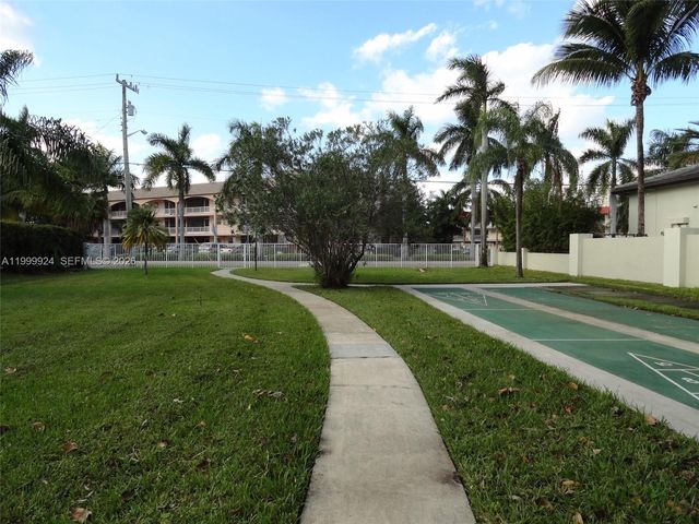 580 Egret Dr 303, Hallandale Beach, FL 33009