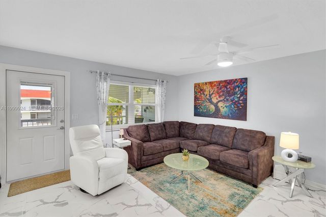 580 Egret Dr 303, Hallandale Beach, FL 33009