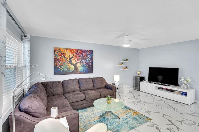 580 Egret Dr 303, Hallandale Beach, FL 33009