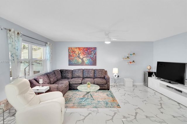 580 Egret Dr 303, Hallandale Beach, FL 33009