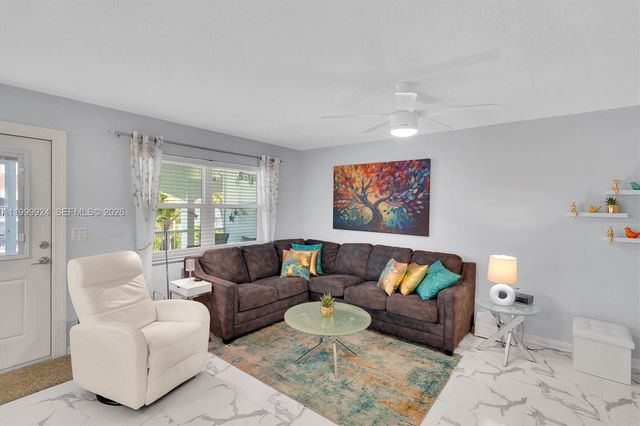 580 Egret Dr 303, Hallandale Beach, FL 33009