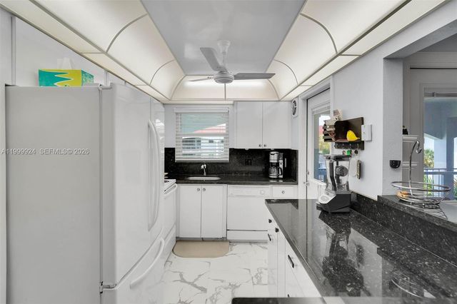 580 Egret Dr 303, Hallandale Beach, FL 33009