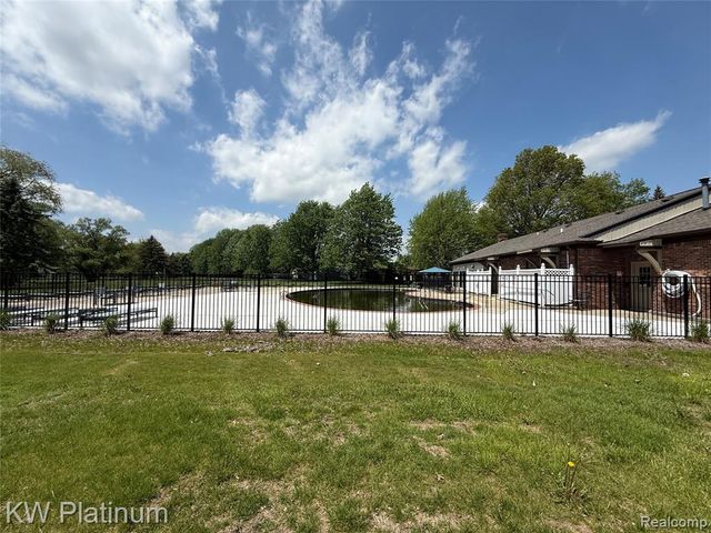 29927 Guilford Circle, Chesterfield, MI 48051