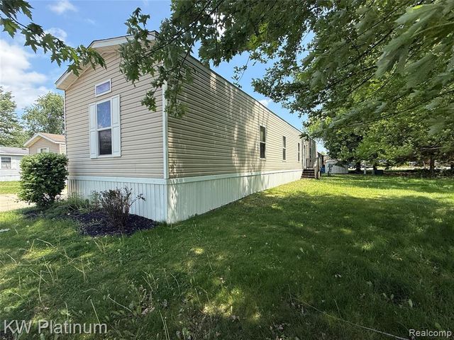 29927 Guilford Circle, Chesterfield, MI 48051