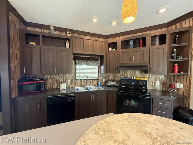 29927 Guilford Circle, Chesterfield, MI 48051
