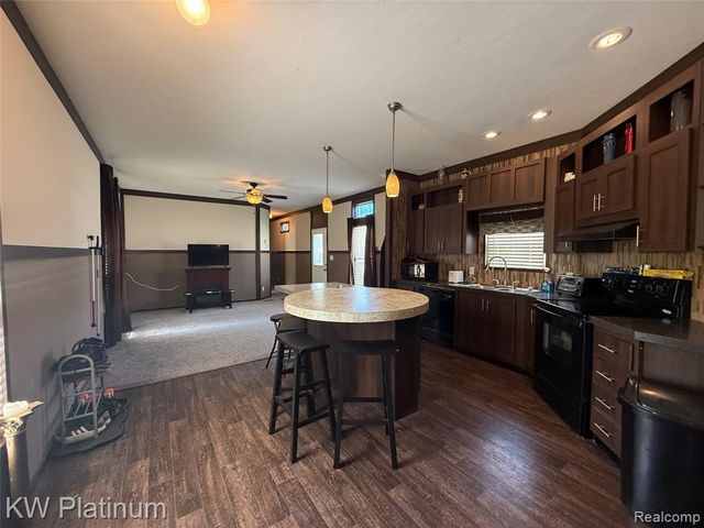 29927 Guilford Circle, Chesterfield, MI 48051