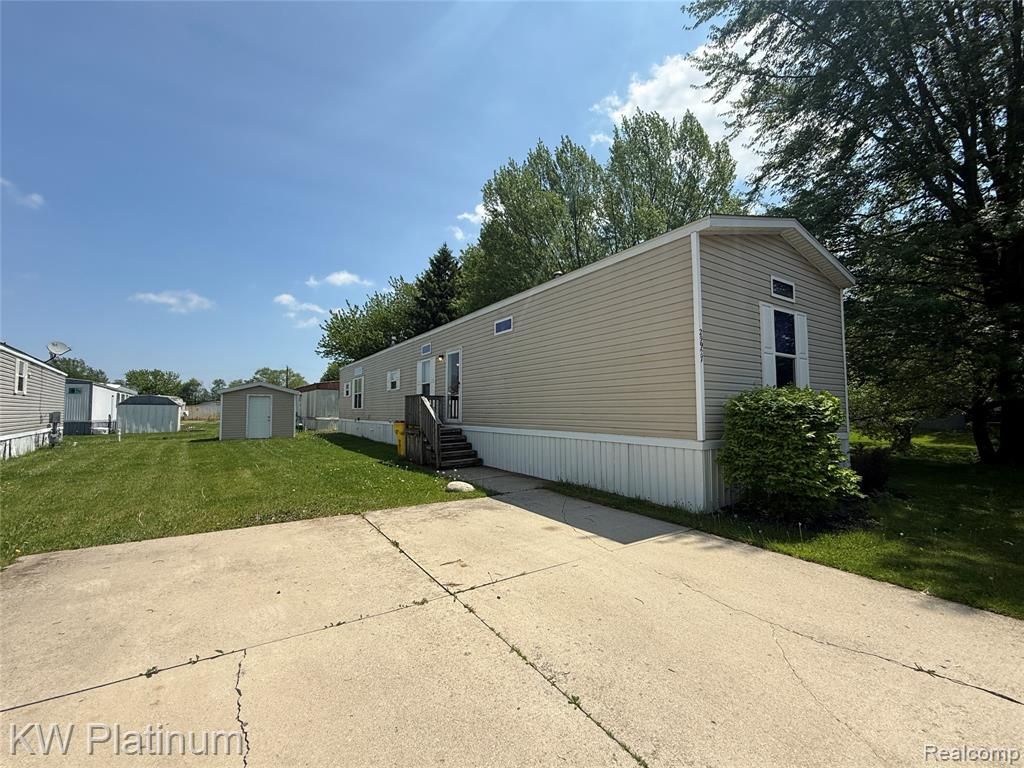 29927 Guilford Circle, Chesterfield, MI 48051