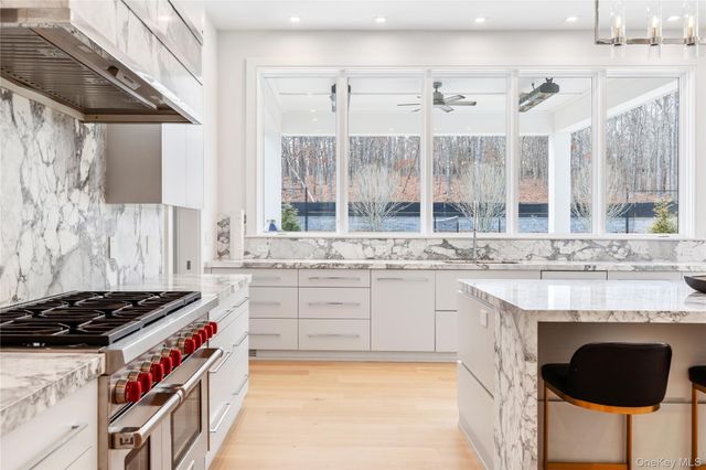 1552 Deerfield Road, Water Mill, NY 11976