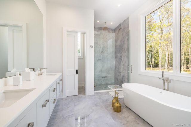 1552 Deerfield Road, Water Mill, NY 11976