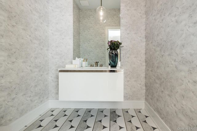 1552 Deerfield Road, Water Mill, NY 11976