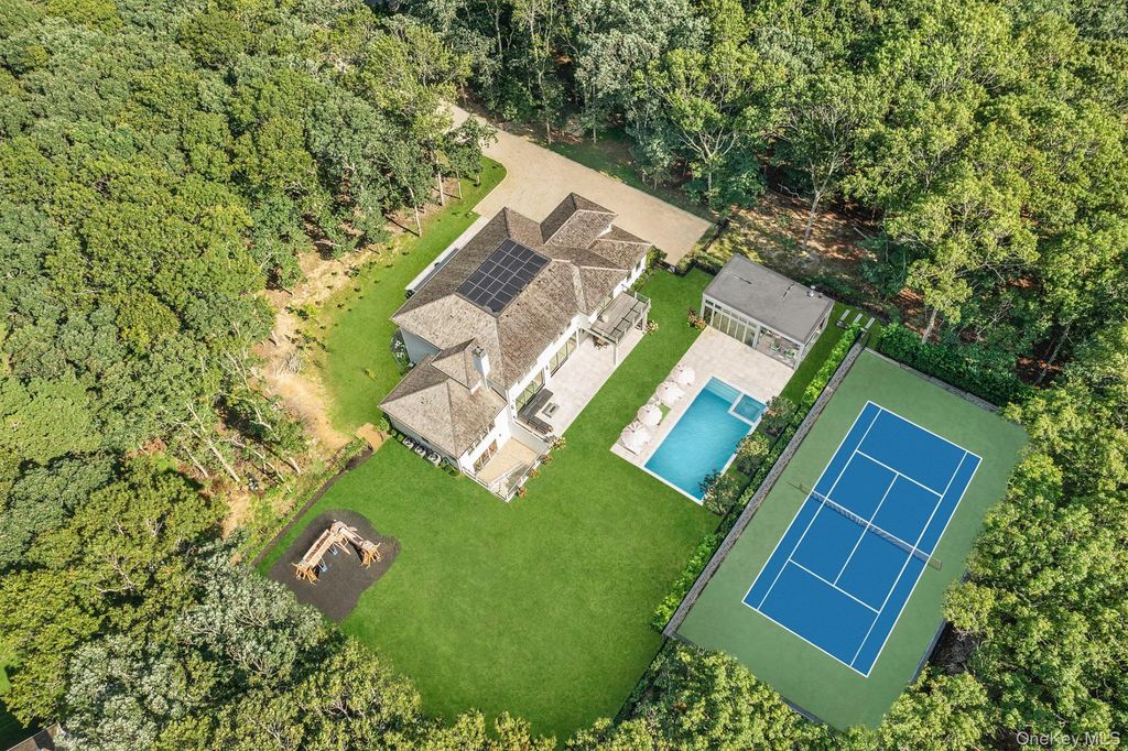 1552 Deerfield Road, Water Mill, NY 11976