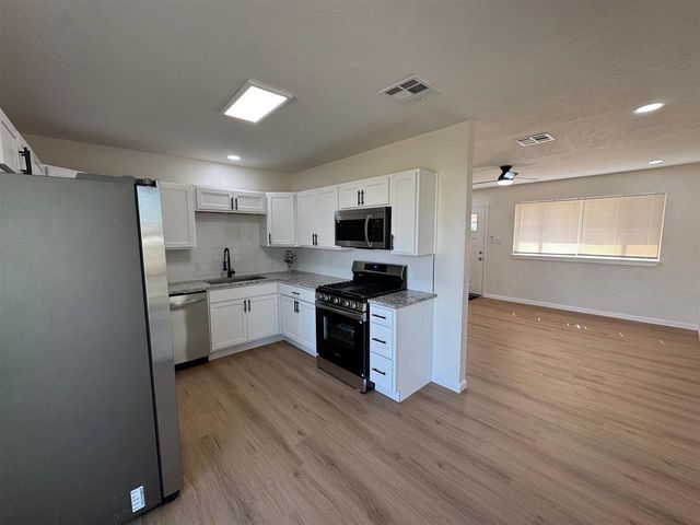 732 SW 46th St, Lawton, OK 73505