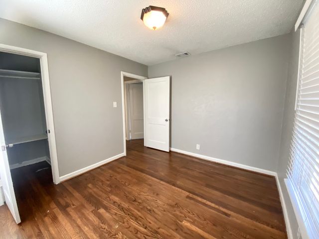 2114 Dunloe Avenue, Dallas, TX 75228