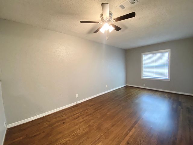 2114 Dunloe Avenue, Dallas, TX 75228