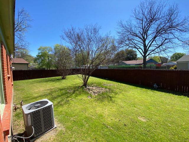 2114 Dunloe Avenue, Dallas, TX 75228