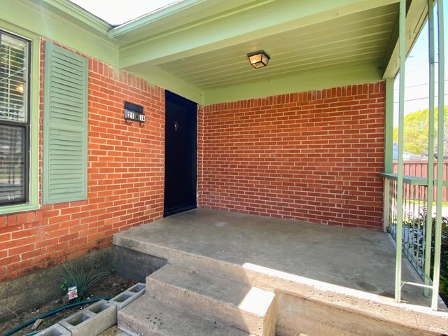2114 Dunloe Avenue, Dallas, TX 75228