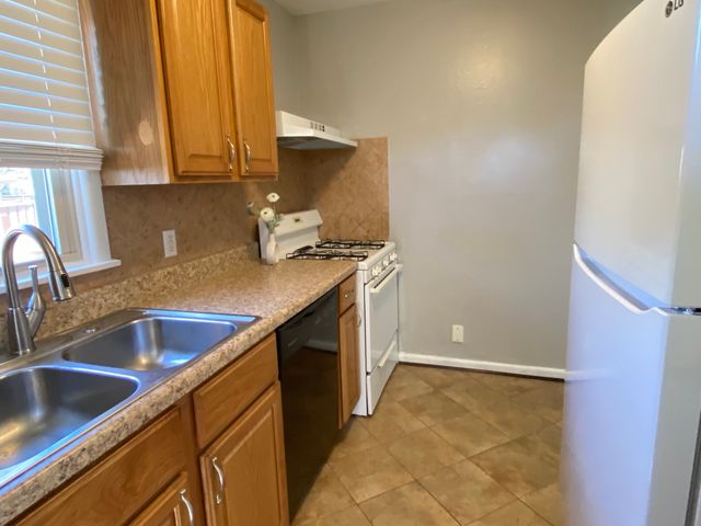 2114 Dunloe Avenue, Dallas, TX 75228